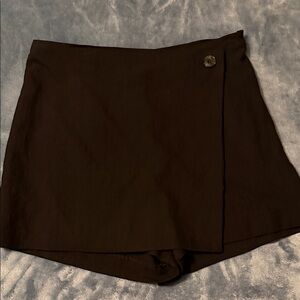 H&M Black Skirt with Branded Waist Tag